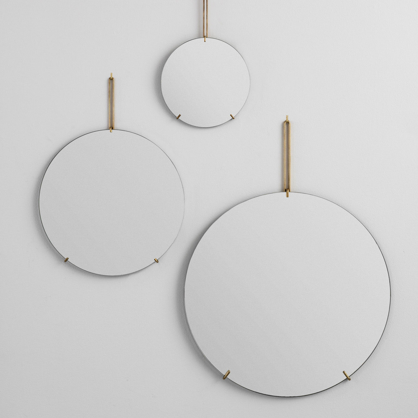 MOEBE（ムーベ）ウォールミラー ブラス | LIVING MOTIF｜家具