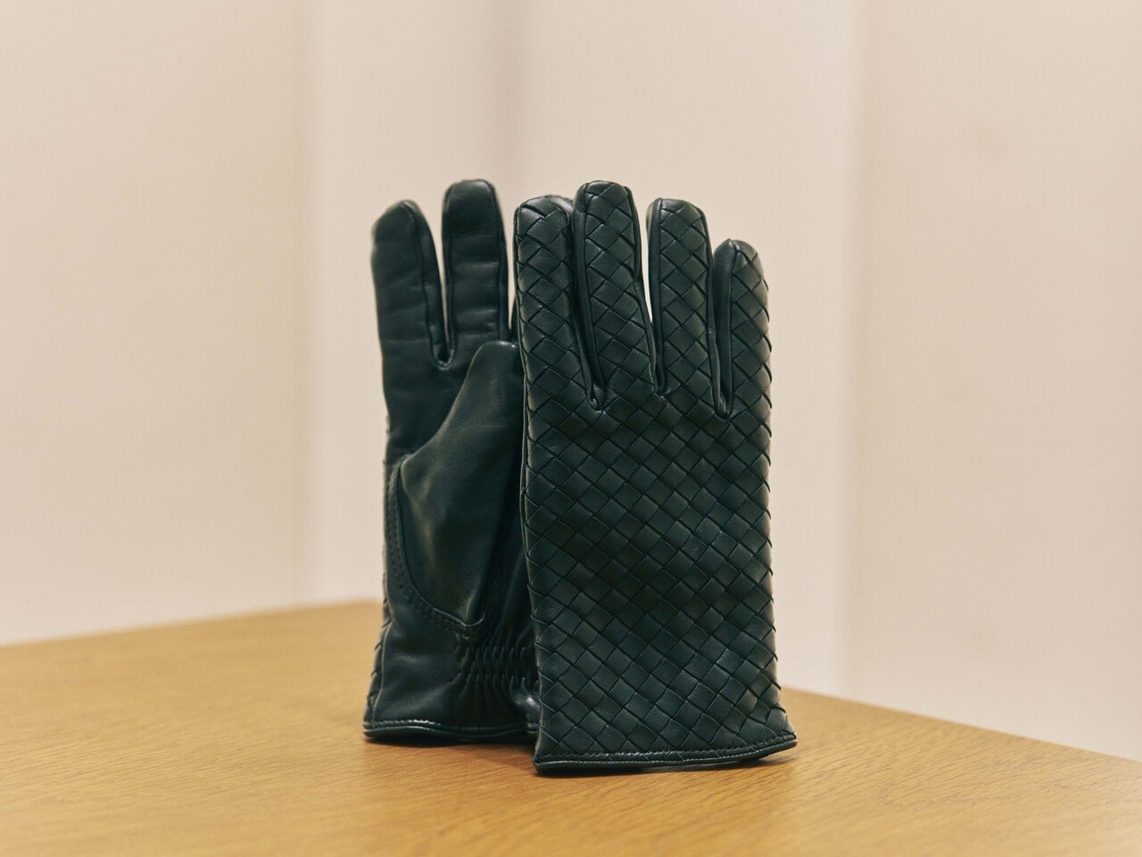 今年最後のご褒美はボッテガ・ヴェネタで。鈴鹿央士が味わう、ホリデー