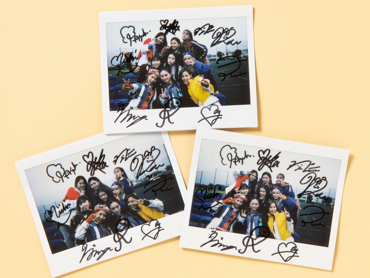 メンバー9人の直筆サイン入り！NiziUのチェキ写真を抽選で3名様に