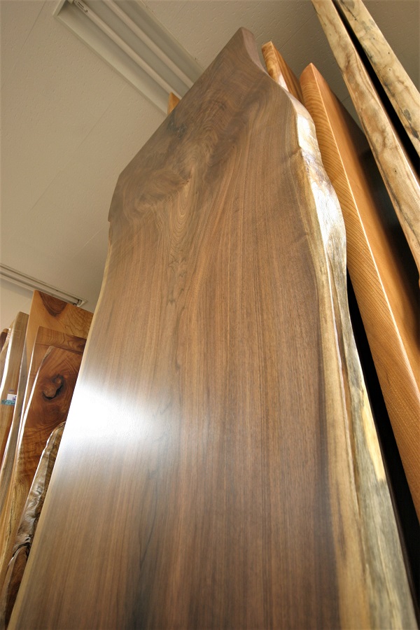 天然木 東京 新宿 東五軒町店展示 楢（なら・ナラ）材 2枚ハギ