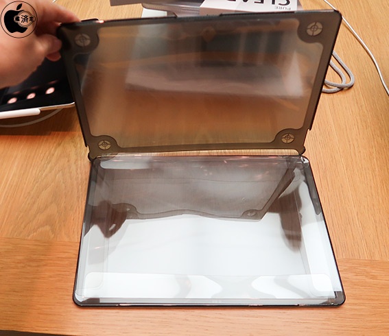 Apple Store、Tech21のMacBook Air用ハードケース「Tech21 13インチ