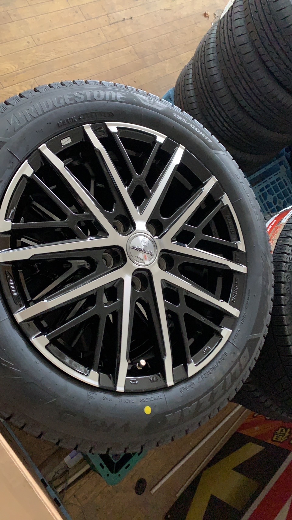 新型プリウスのスタッドレスタイヤです | トヨタ プリウス タイヤ
