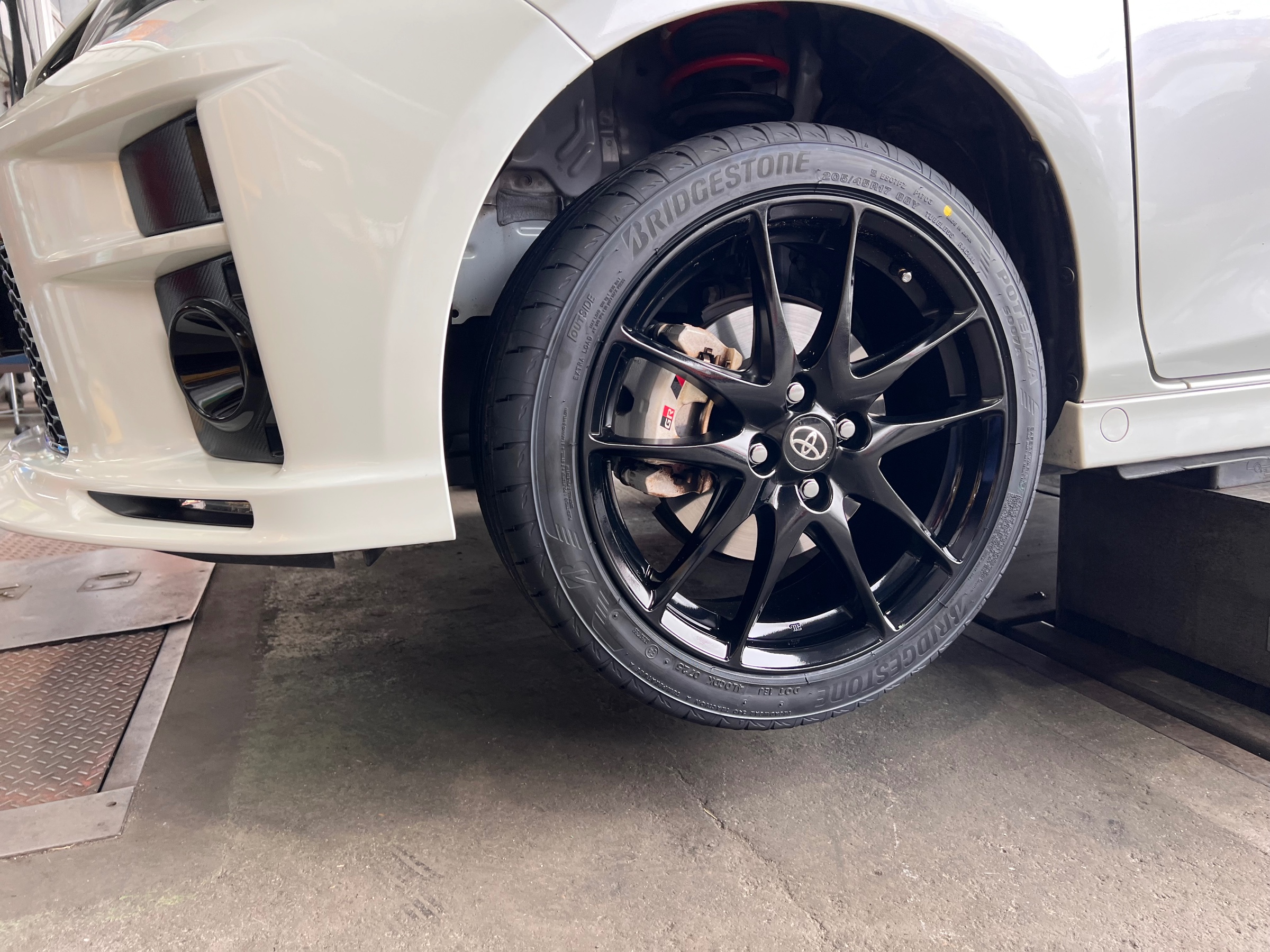 GRヴィッツに「POTENZA S007A 205/45R17」を装着しました！ | トヨタ