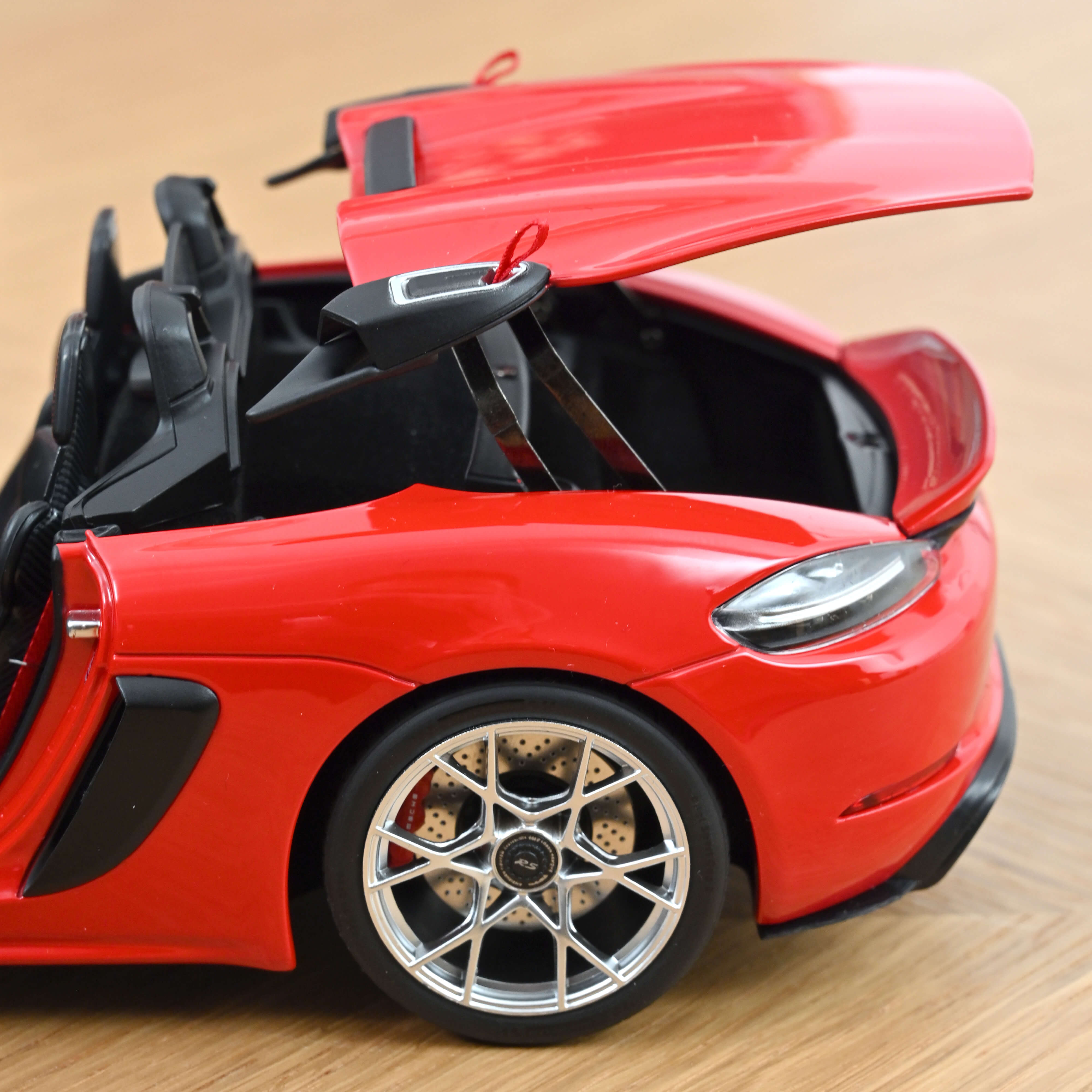 Porsche 718 Spyder RS 2023 Guards Red 1:18 – Norev