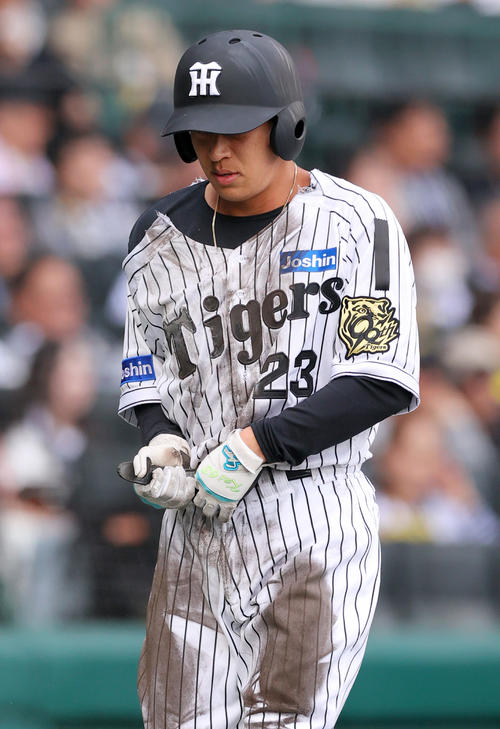 阪神】植田海、渾身ヘッスラでユニホーム破れビリビリ 9回裏、同点機