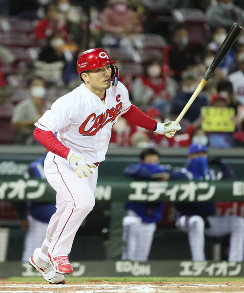 ベストナイン】広島鈴木誠也6年連続「声援応えようと必死にやった結果