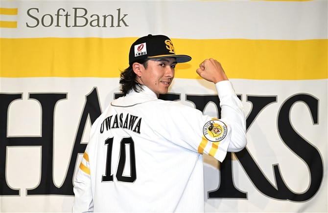 背番号10、上沢がホークス入団会見「レベルアップが必要」｜【西日本