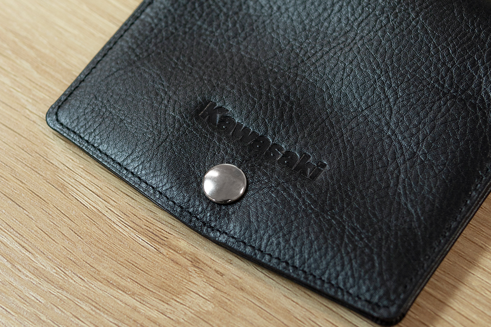 Kawasakiとのコラボレーション新作｜カラビナ付きマスクケース