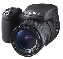 News and Information 有効1030万画素大判CMOSセンサーと広角24mmの