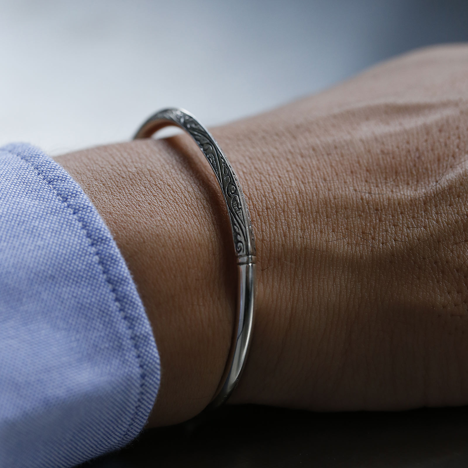 Suman Dhakhwa（スーマンダックワ） Square Leaf Carving Cuff