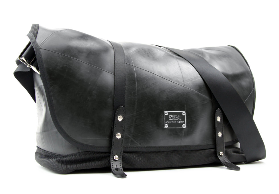Suitable Messenger bag｜製品紹介｜バッグブランド【SEAL（シール