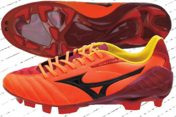 本田圭佑選手をサポートするミズノの最新スパイク | サカイク