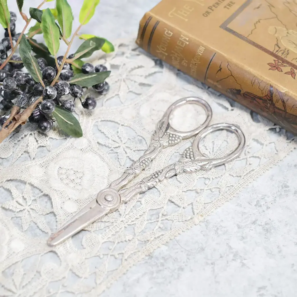 英国アンティークシルバープレート製グレープシザー 葡萄ハサミ金工