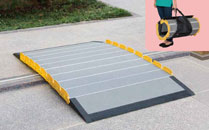 Lスロープ 微笑の杜若 | 株式会社シコク