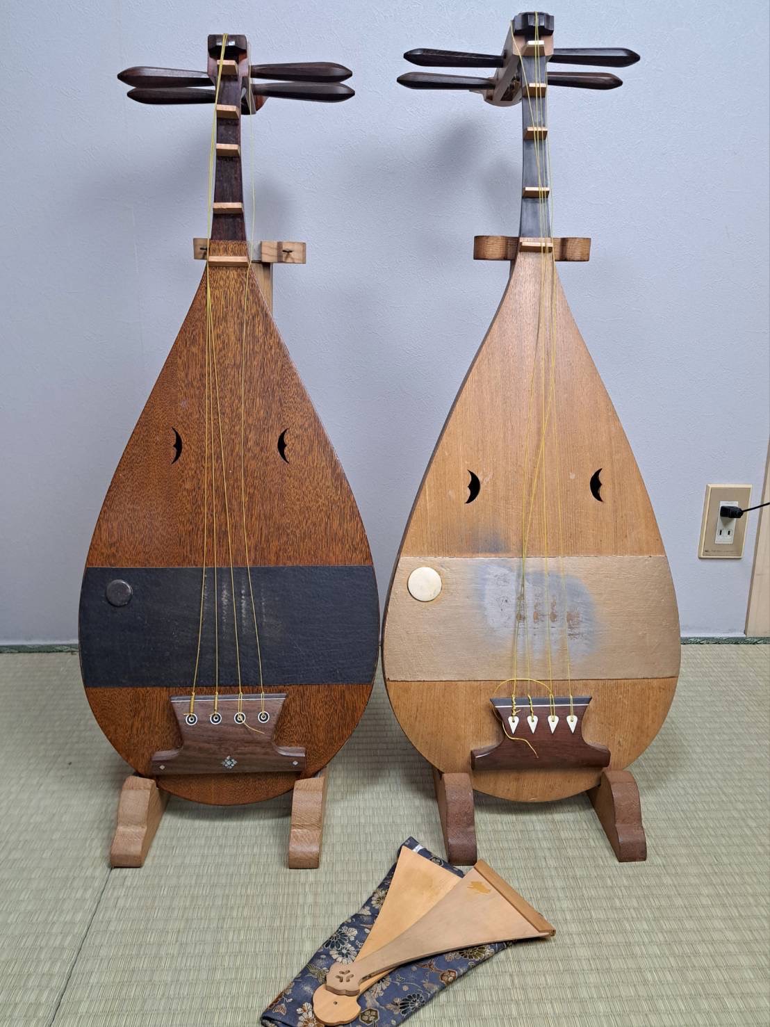 四弦五柱 筑前琵琶、撥、琵琶立て | 新栄堂