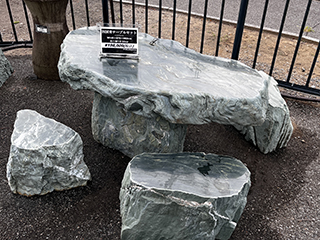 ガーデンテーブル ｜ 石彫刻 ｜ 取扱商品 ｜ 株式会社昌造園