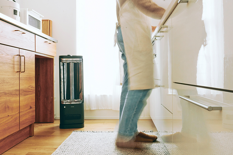 足元ファンヒーター付き 遠赤外線暖房機 にこポカ ｜シロカ