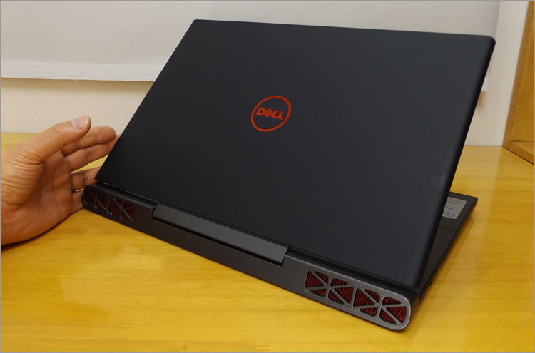 DELL Inspiron 15 ゲーミング（7567）レビュー！パソ兄さん。高性能
