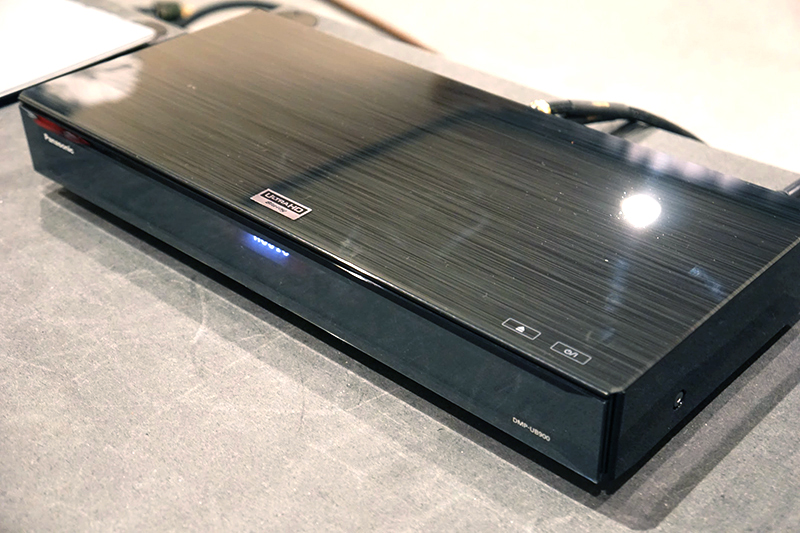 パナソニック、日本初のUltra HD Blu-rayプレーヤー「DMP-UB900」。約