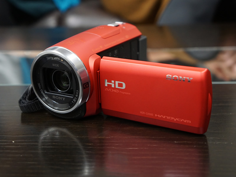 ソニー、内蔵メモリーを大容量化し新カラバリの“ハンディカム”「HDR