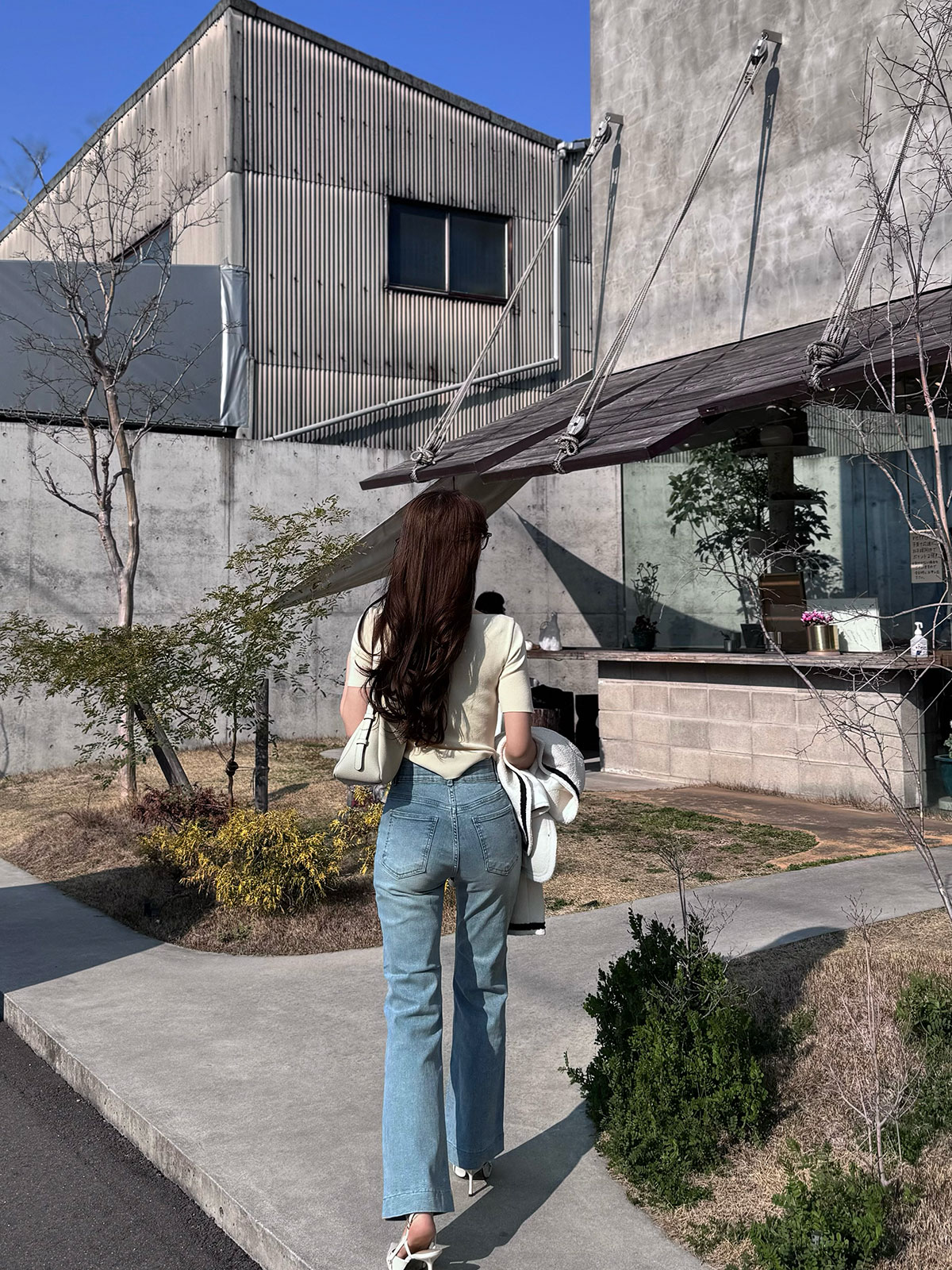 クン ステッチヘムストレートフレアデニム カラー:ライトブルーデニム