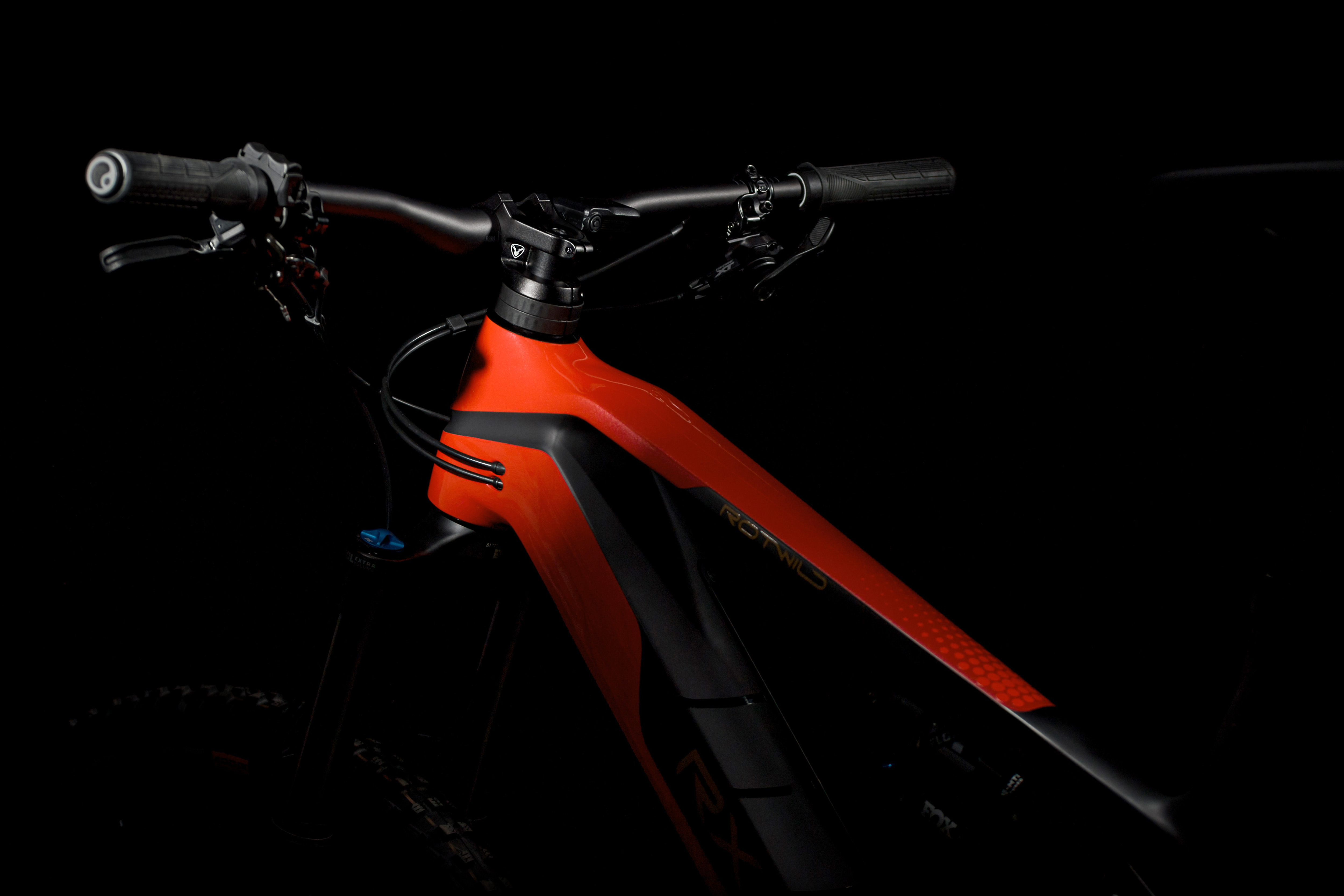 R.X735 CORE | RED METALLIC | S | 19533