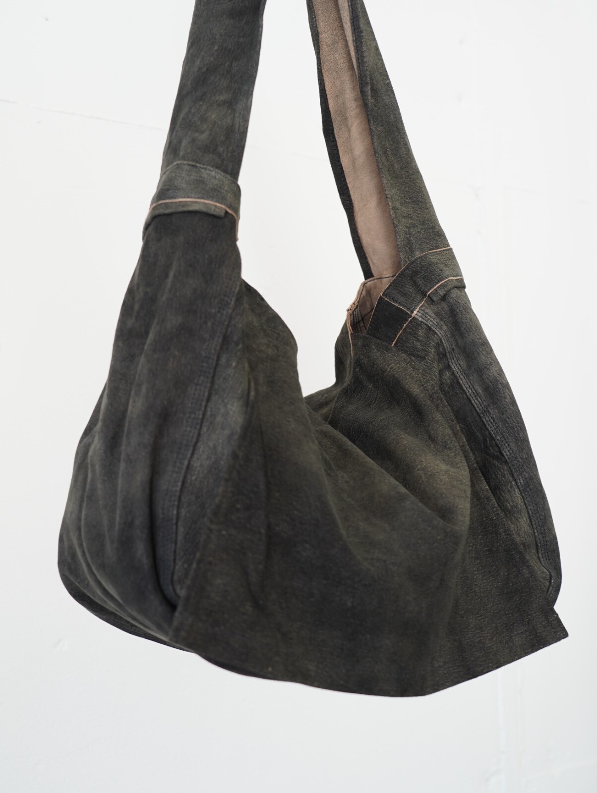 レザーショルダーバッグ -ゴートスウェードアンティークフィニッシュ