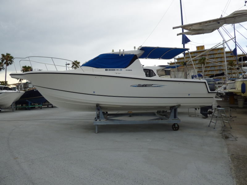 ヤマハ YF-27 展示場所：和歌山マリーナシティヨット倶楽部 中古艇