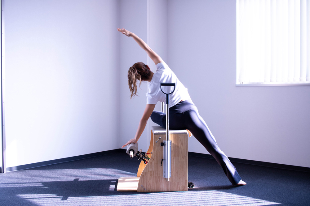 コンボチェアー | ハンドル付き ピラティス ヨガ ストレッチ 姿勢改善