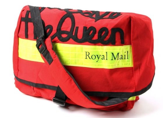 役目を終えたバッグは、その後ファッションアイテムに変化する