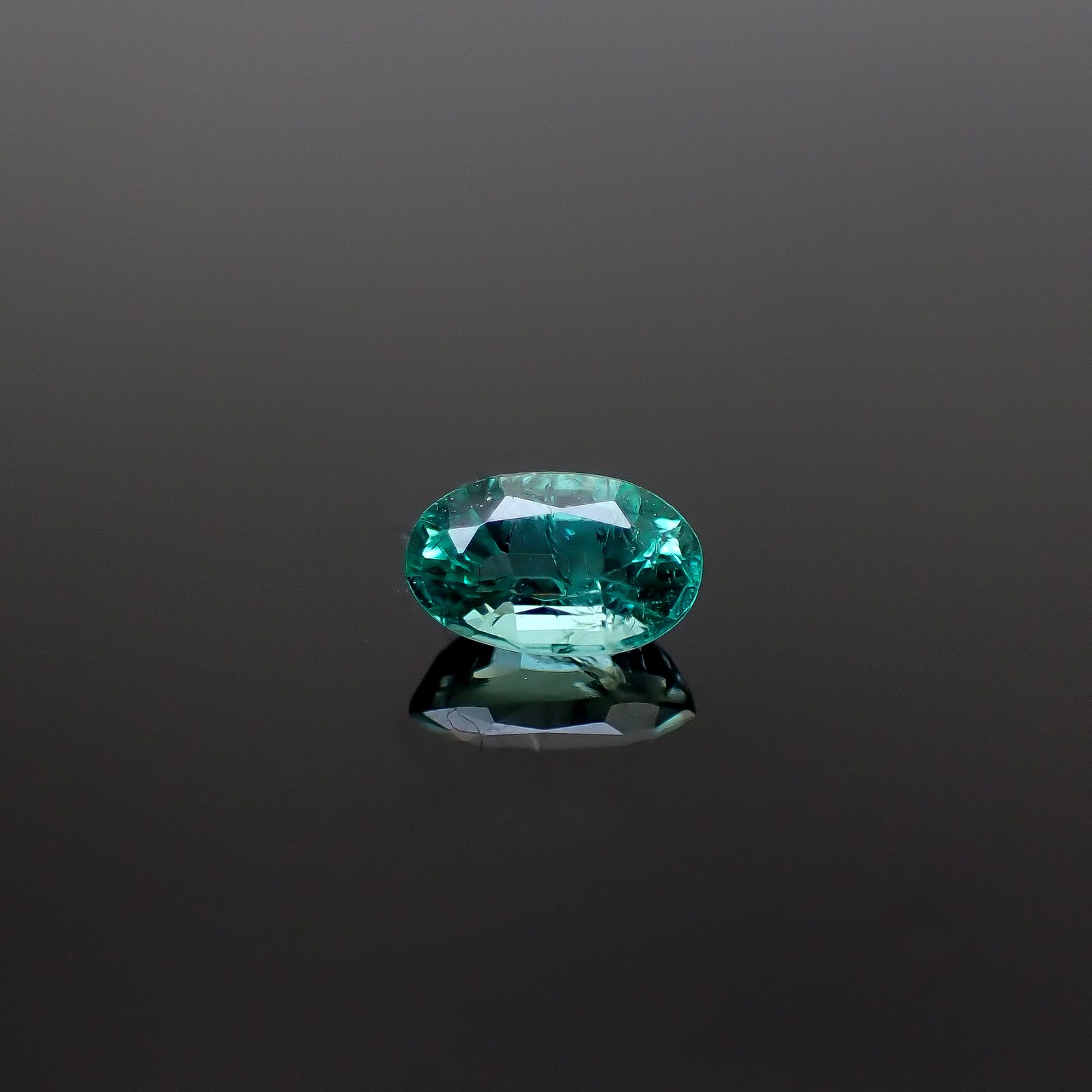 ブルーエメラルド(ブルーグリーンベリル) ザンビア産 0.26ct / 5x3.1mm