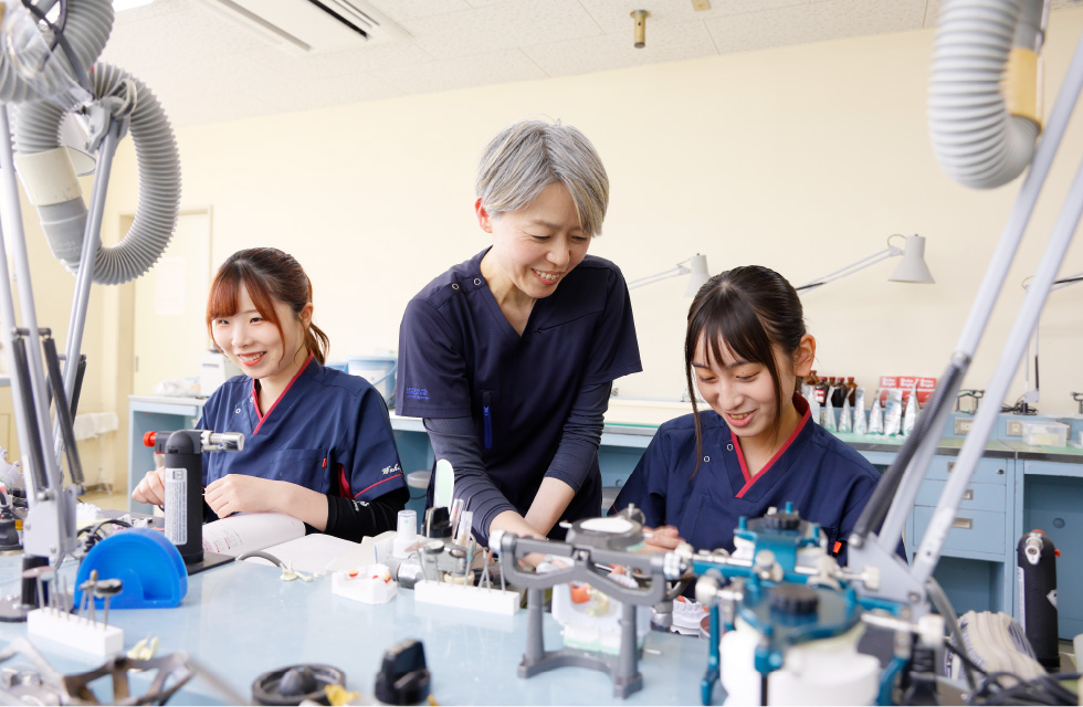 歯科技工士科 – 徳島歯科学院専門学校