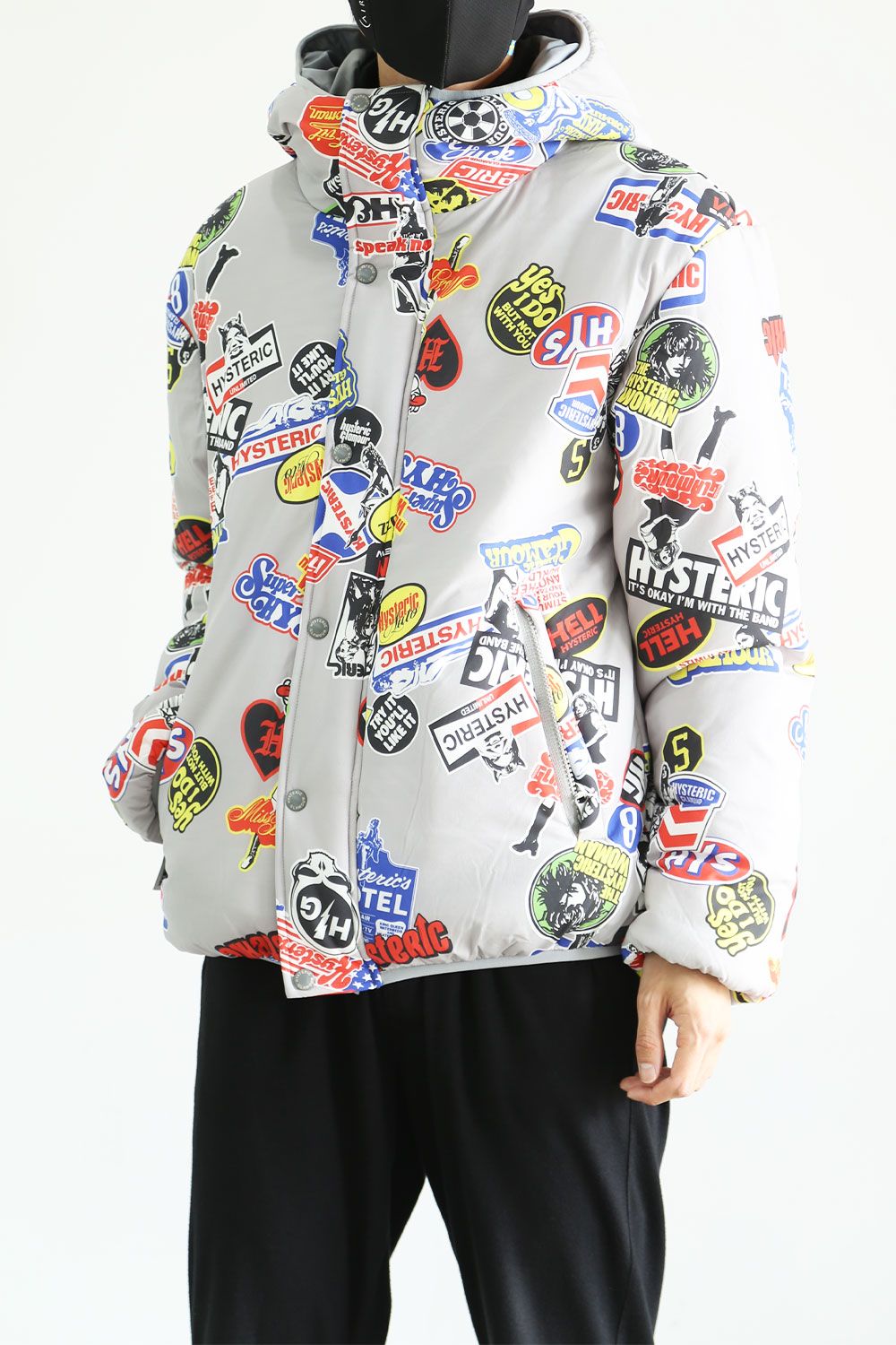 HYSTERIC GLAMOUR - HYSTERIC STICKERS柄 フーデッドブルゾン