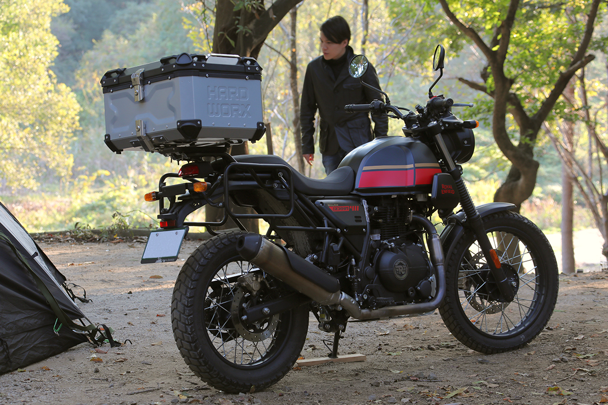 キャンプとの親和性も高いHARD WORXアルミトップケース - バイク
