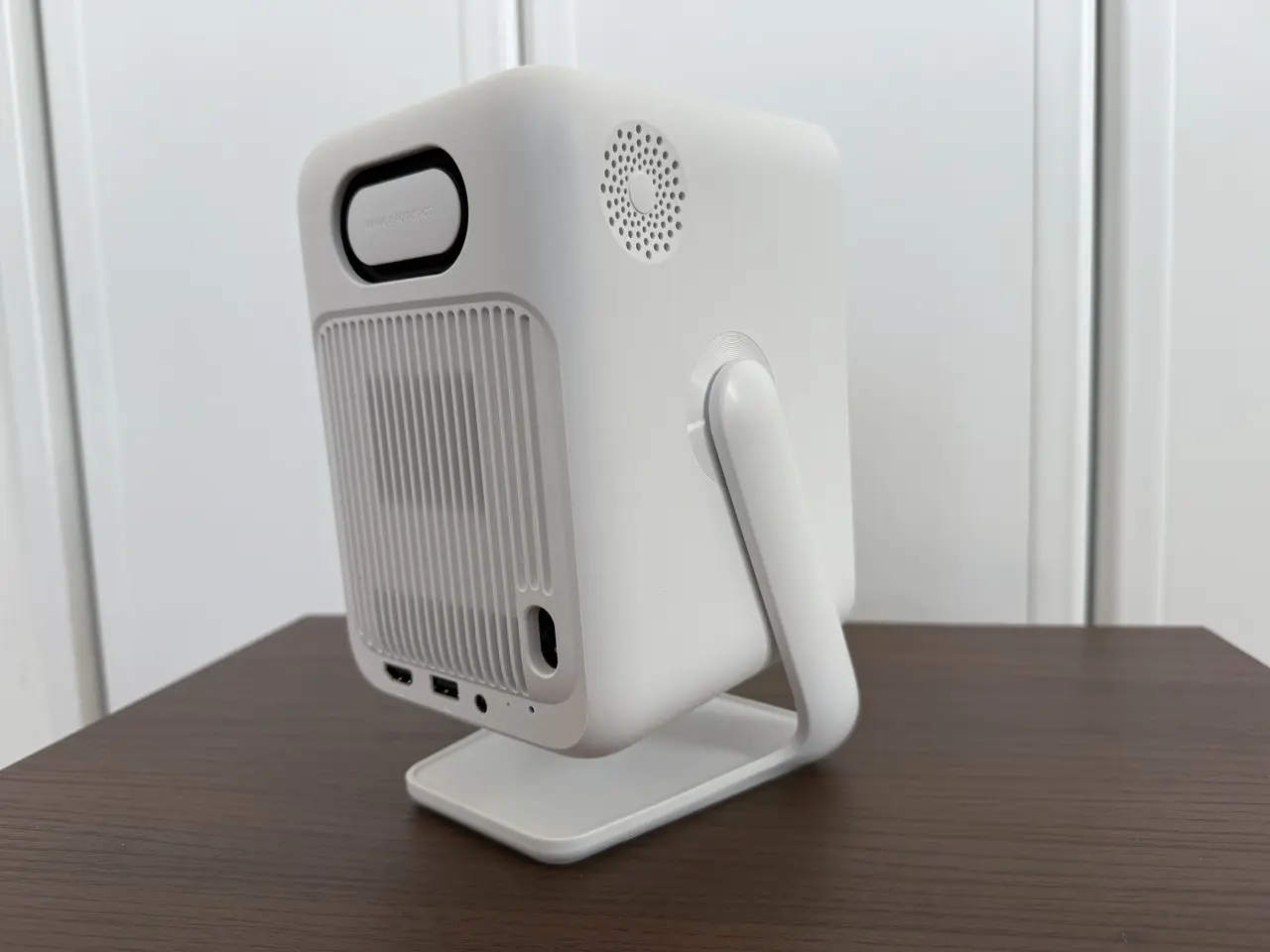 Wanbo T2 Ultra』レビュー、Android TV 11.0搭載、天井投影も可能な