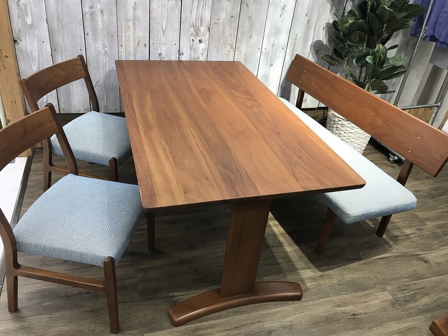 ナガノインテリア】ベンチ式ダイニング4点セットが入荷しました