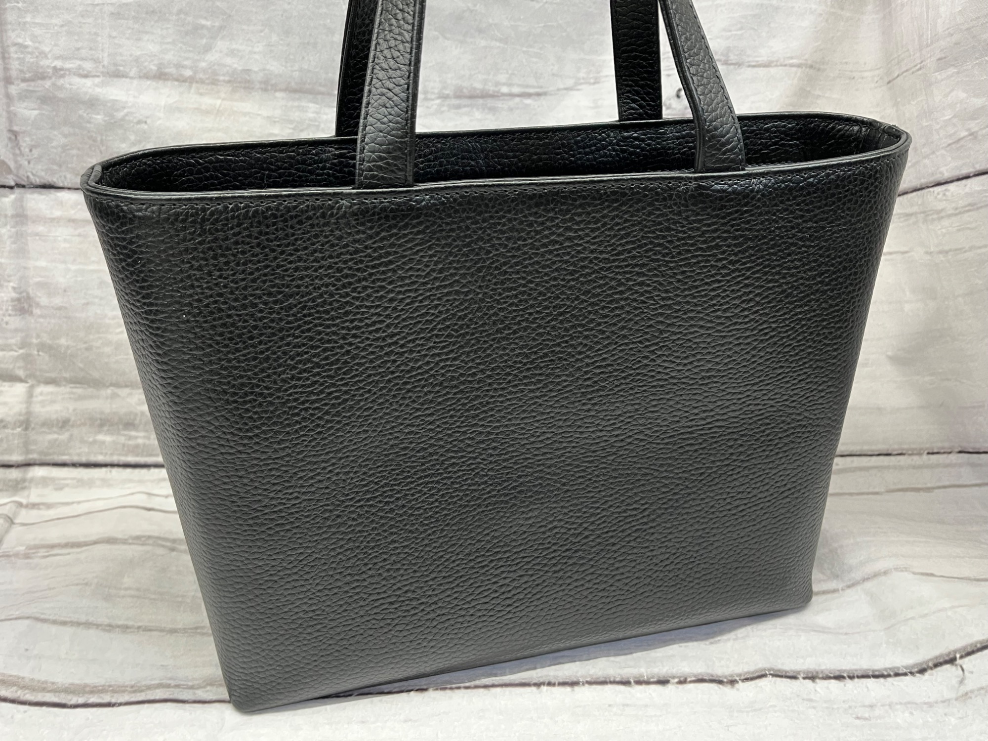 hush tug/ハッシュタグ】レザートートバッグ ブラック のご紹介