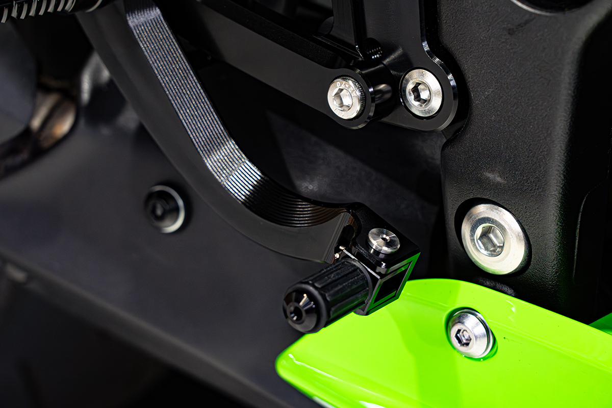 トリックスター / Ninja ZX-6R(24-26) バックステップ