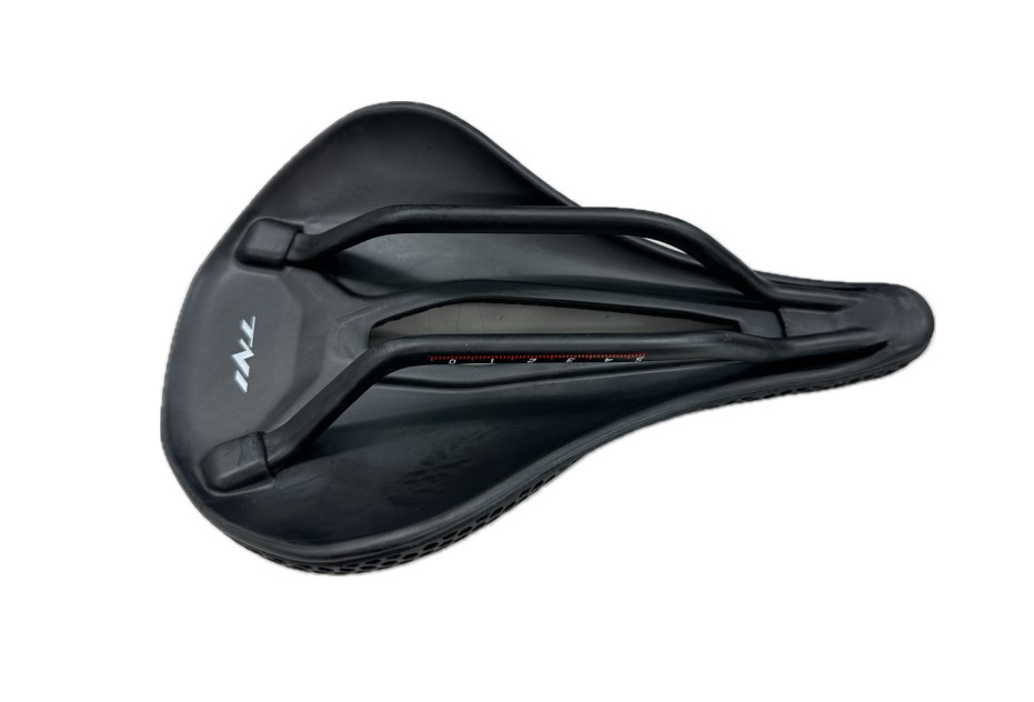 LiteFly 3D カーボン サドル | TRISPORTS