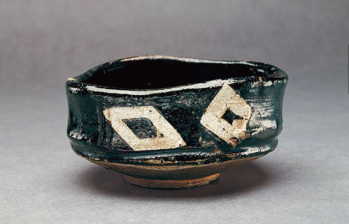 織部沓形茶碗 出品 | 公益財団法人 上田流和風堂