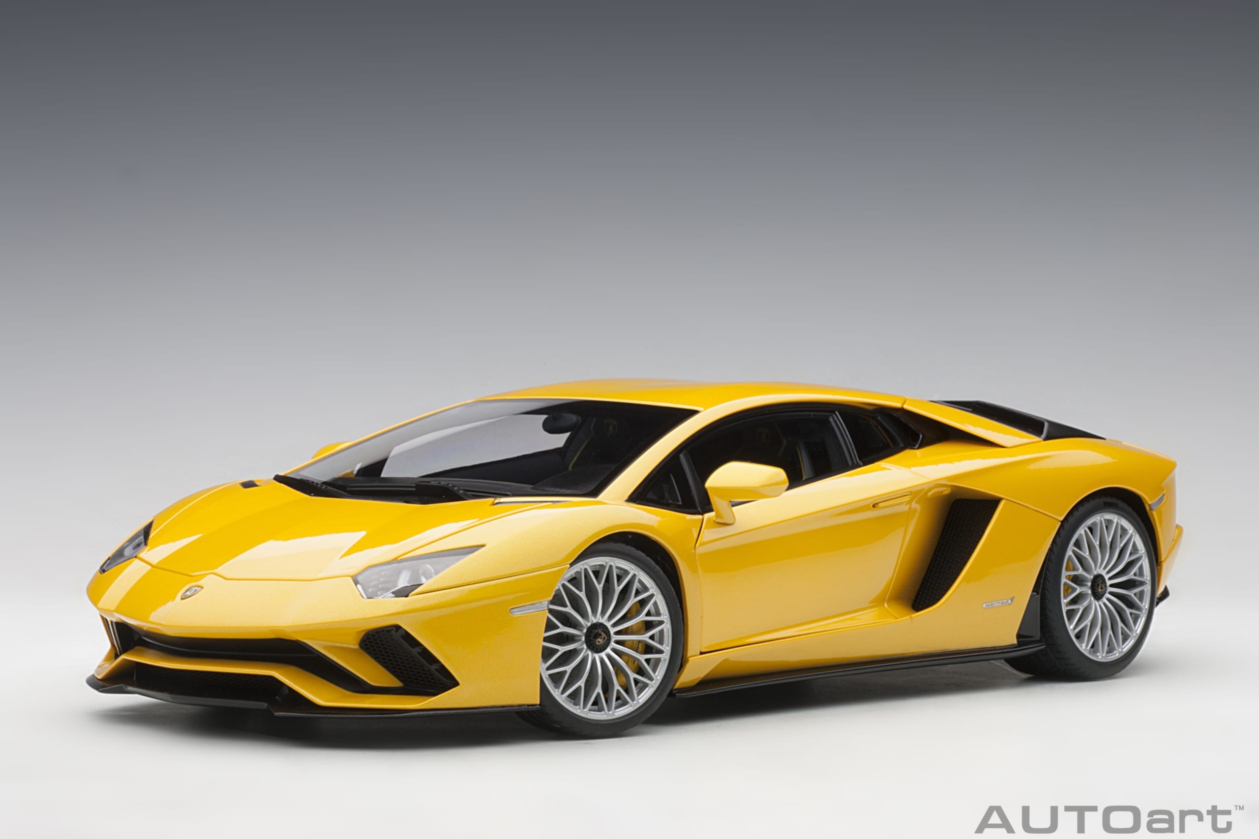 AUTOart 1:18 Lamborghini Aventador S (Yellow Orion) 79132