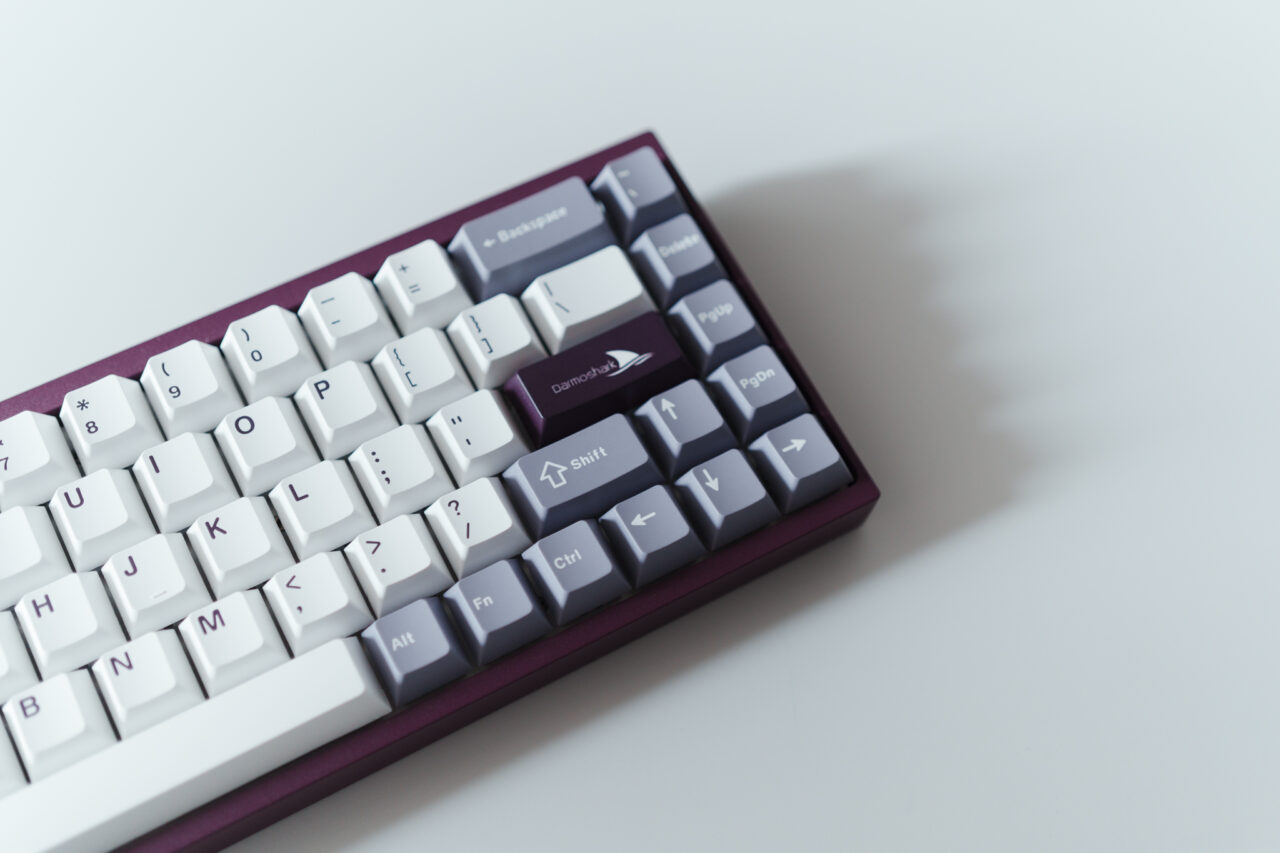 Darmoshark KT68 レビュー：洗練されたパープルデザインが魅力的な