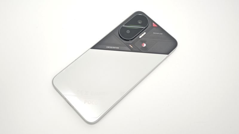 POCO F7」実機で付属品を詳しくチェック！保護ケースや保護フィルムは