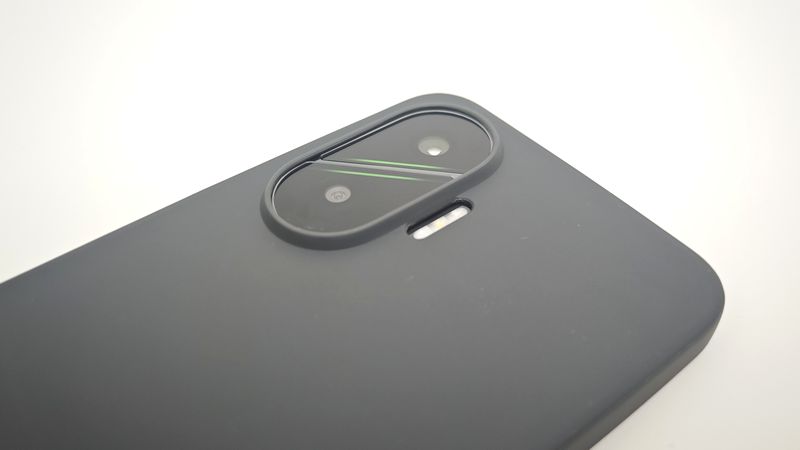 POCO F7」実機で付属品を詳しくチェック！保護ケースや保護フィルムは