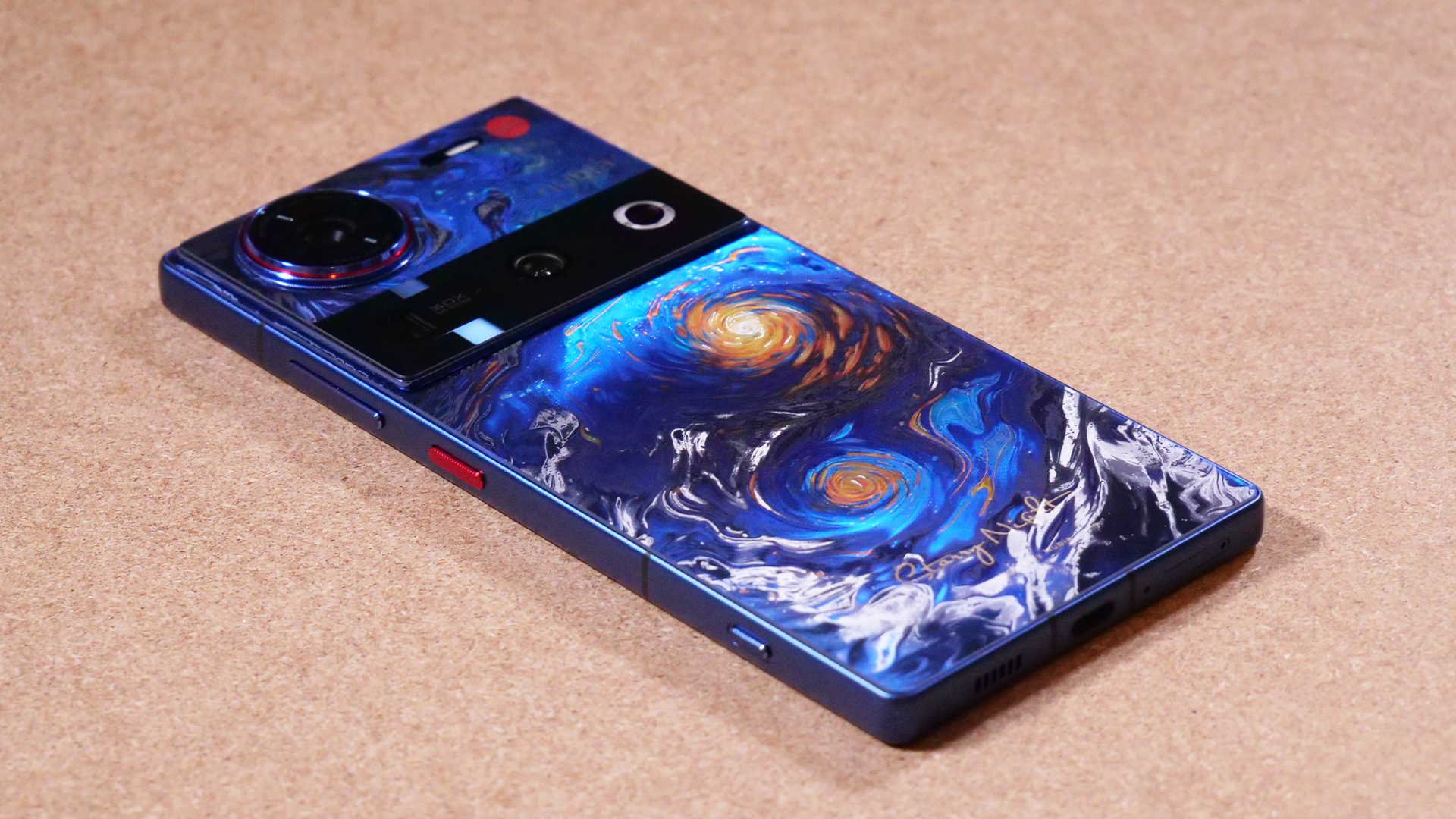 レビュー】脳がおかしくなるデザインのスマホ『nubia Z70 Ultra