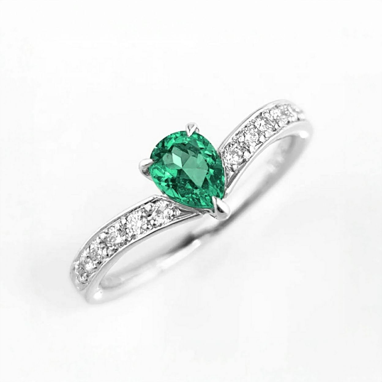 コロンビア産無処理エメラルド(ノンオイル)0.35ctプラチナリングダイヤ