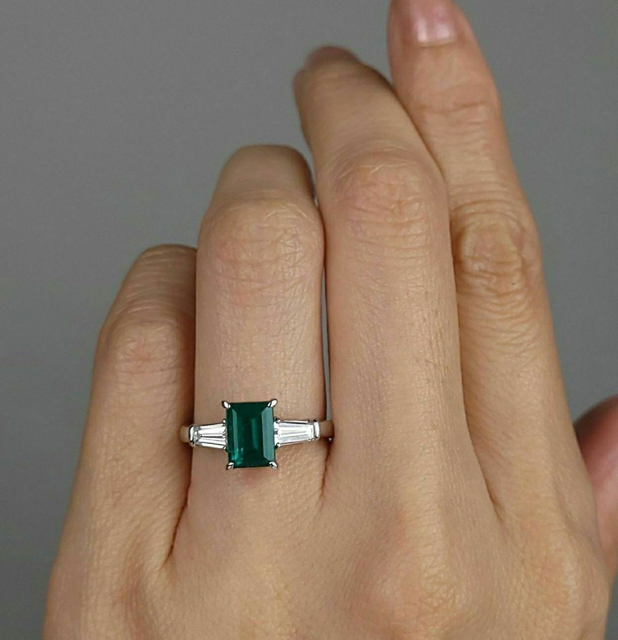 コロンビア産ムゾー鉱山エメラルド1.49ctプラチナリングダイヤ0.54ct付