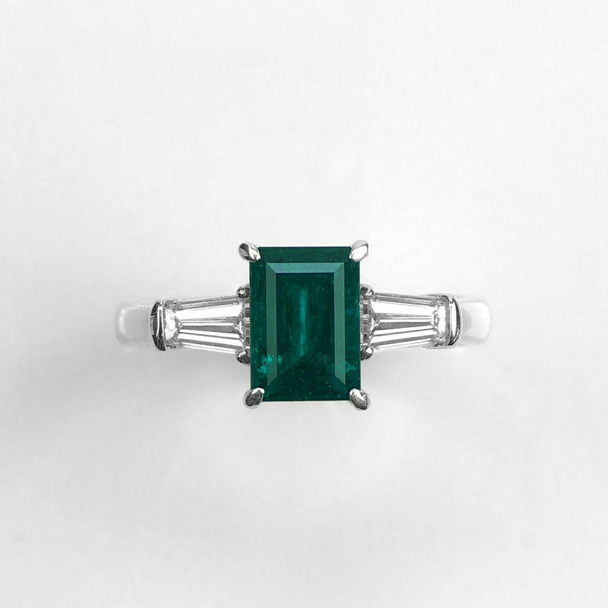 コロンビア産ムゾー鉱山エメラルド1.49ctプラチナリングダイヤ0.54ct付