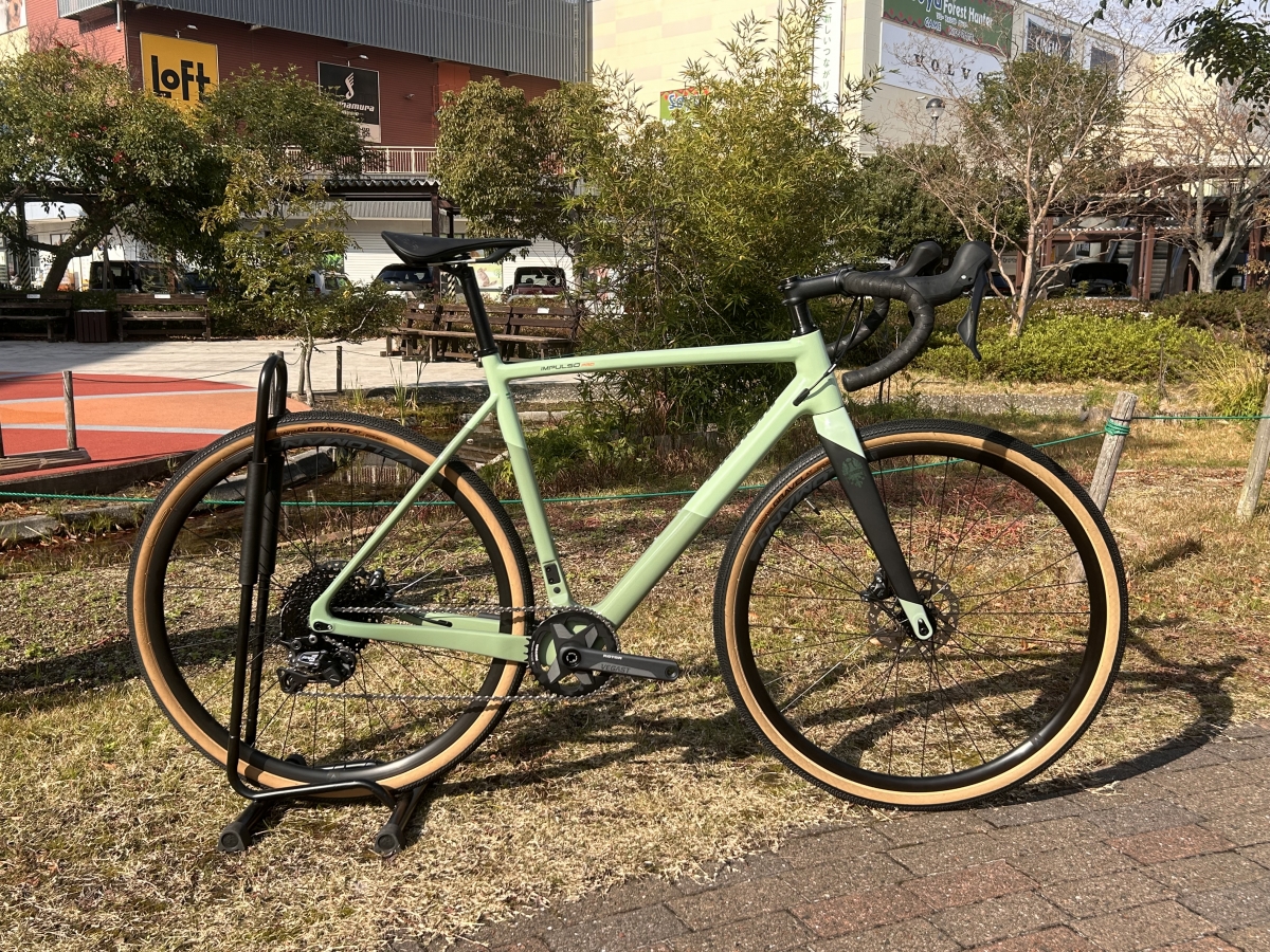 スピード系グラベルロード‼軽量高剛性が特徴的なレースマシンです