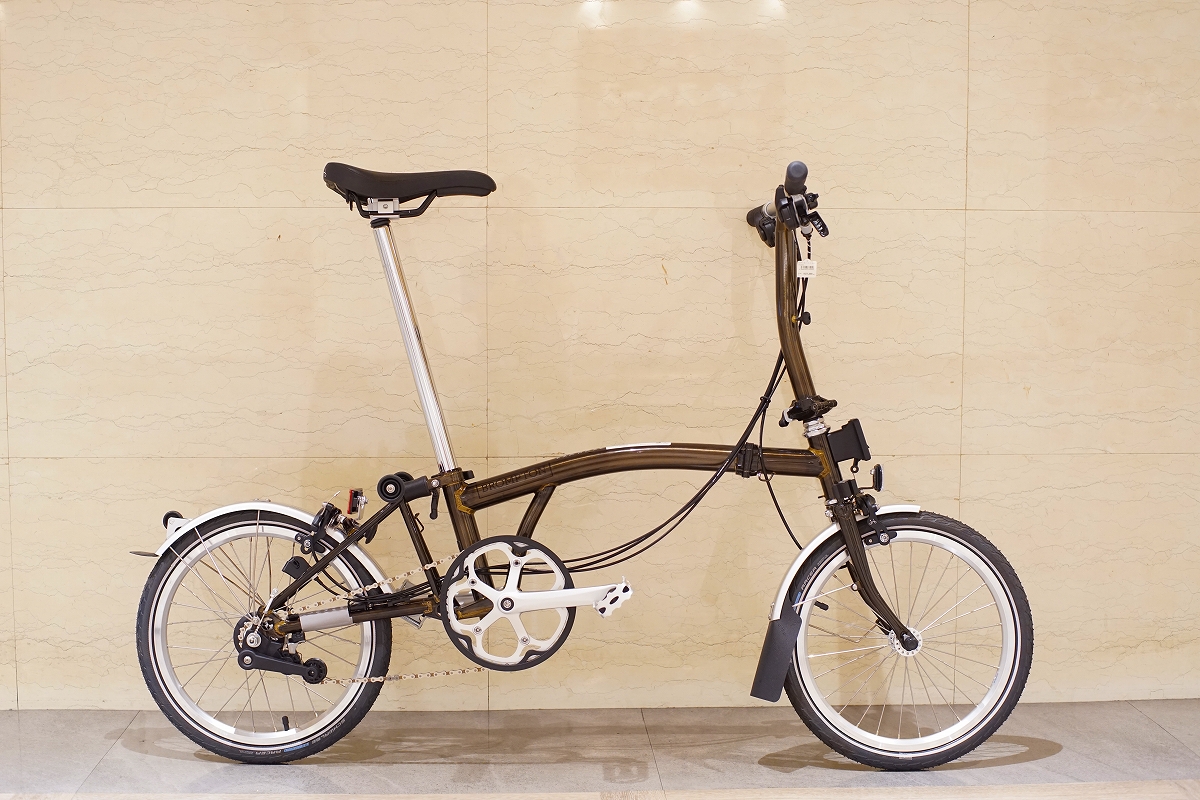 BROMPTON】1台ずつ表情が違う、こだわり塗装のブラックラッカーモデル